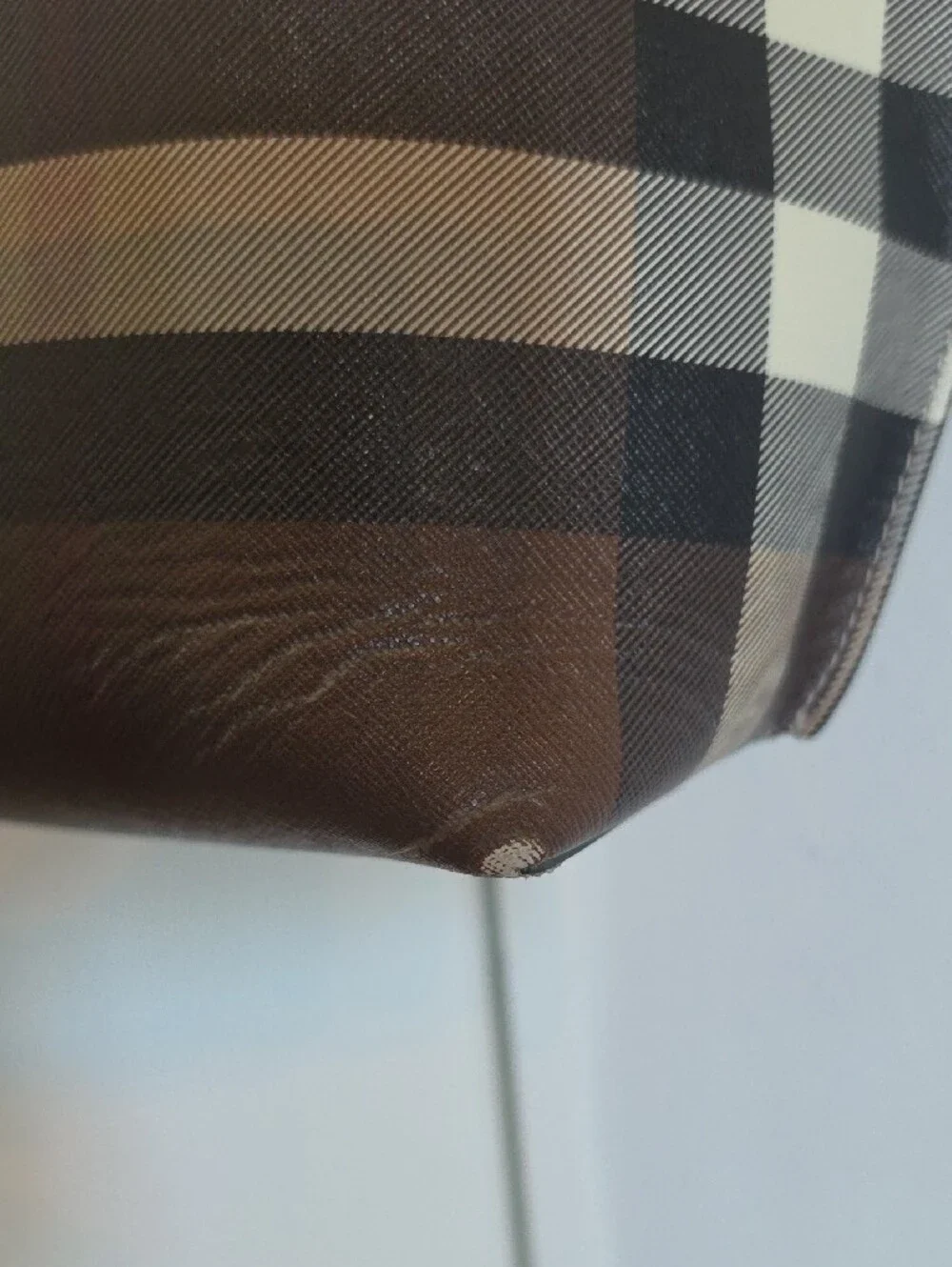 Burberry this medium